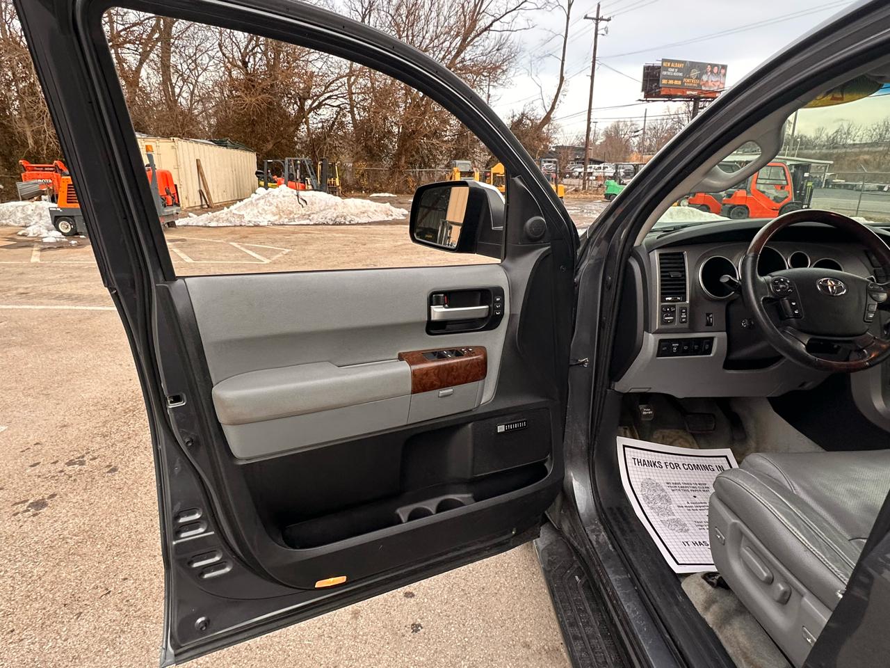 Toyota Sequoia Plantium 4WD 2010