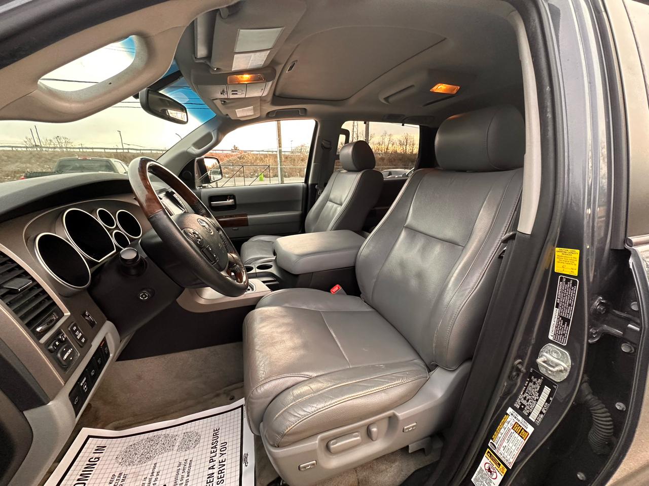 Toyota Sequoia Plantium 4WD 2010