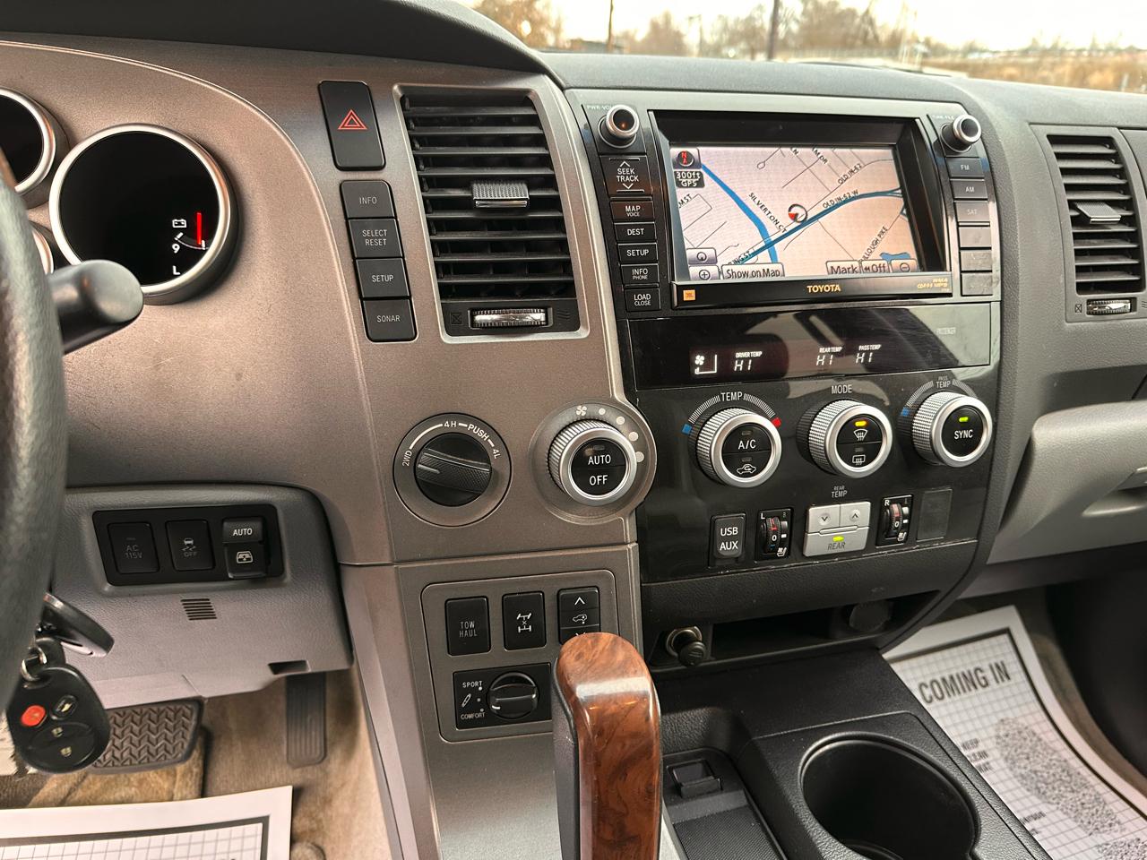 Toyota Sequoia Plantium 4WD 2010