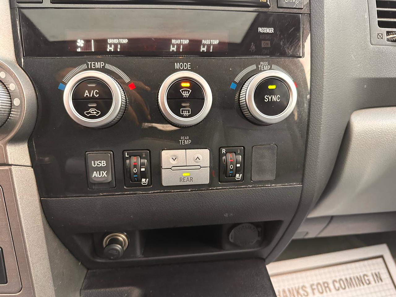 Toyota Sequoia Plantium 4WD 2010