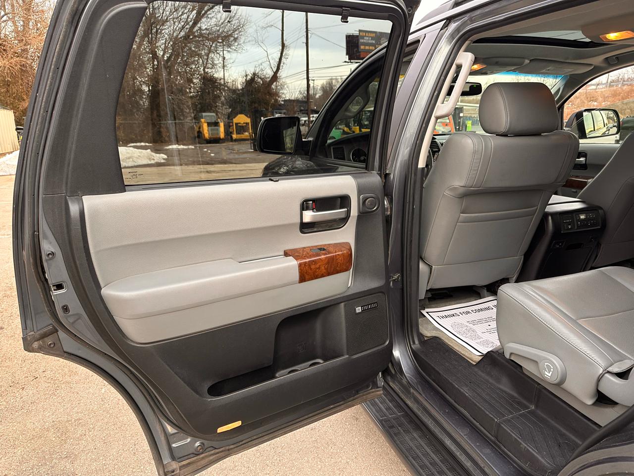 Toyota Sequoia Plantium 4WD 2010