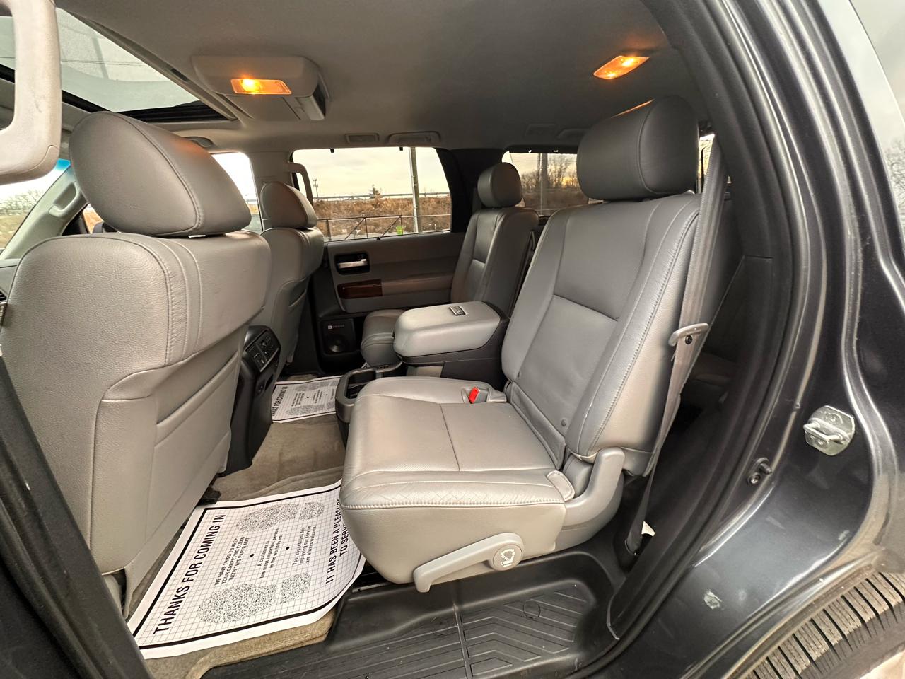 Toyota Sequoia Plantium 4WD 2010