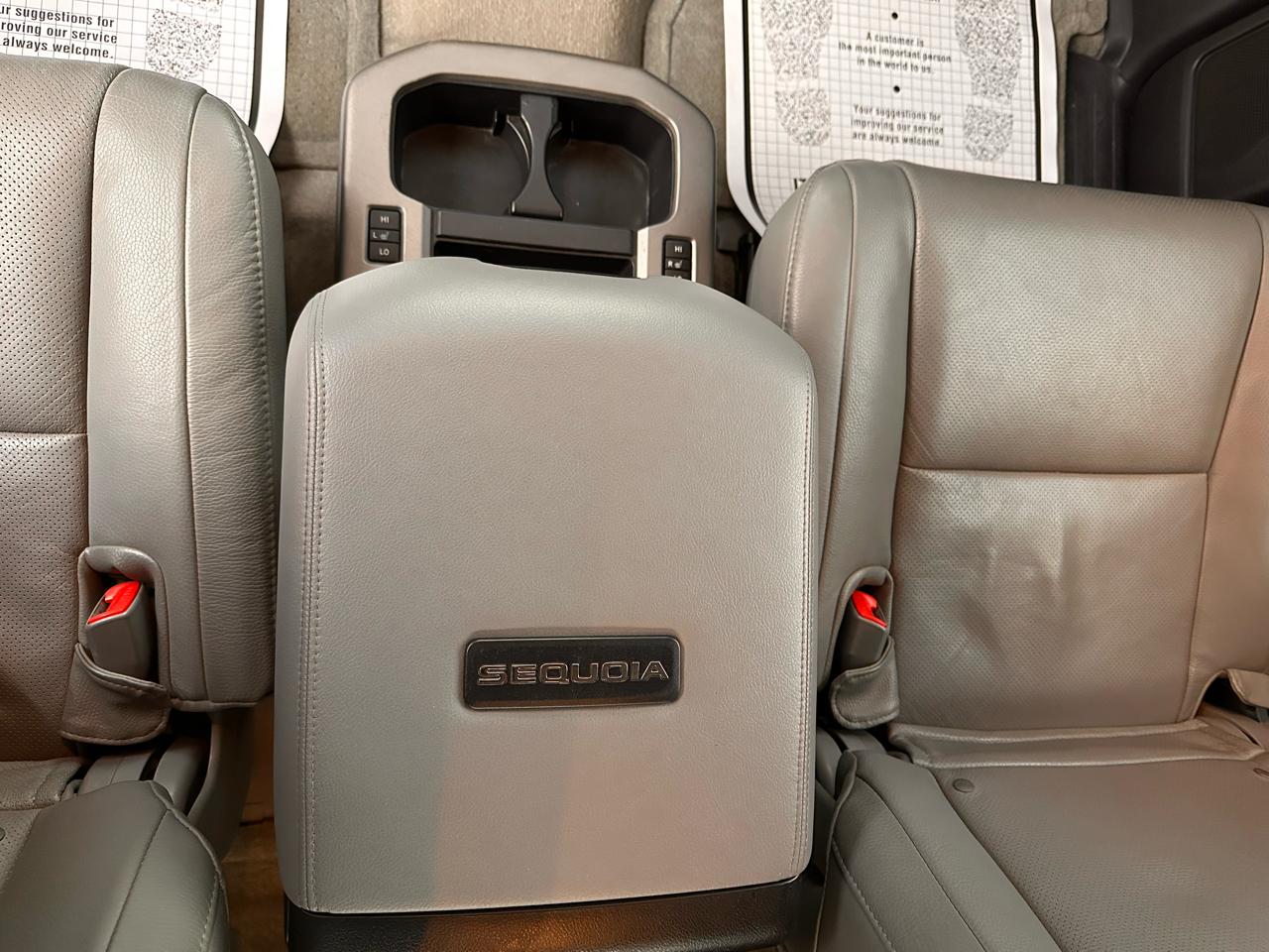 Toyota Sequoia Plantium 4WD 2010