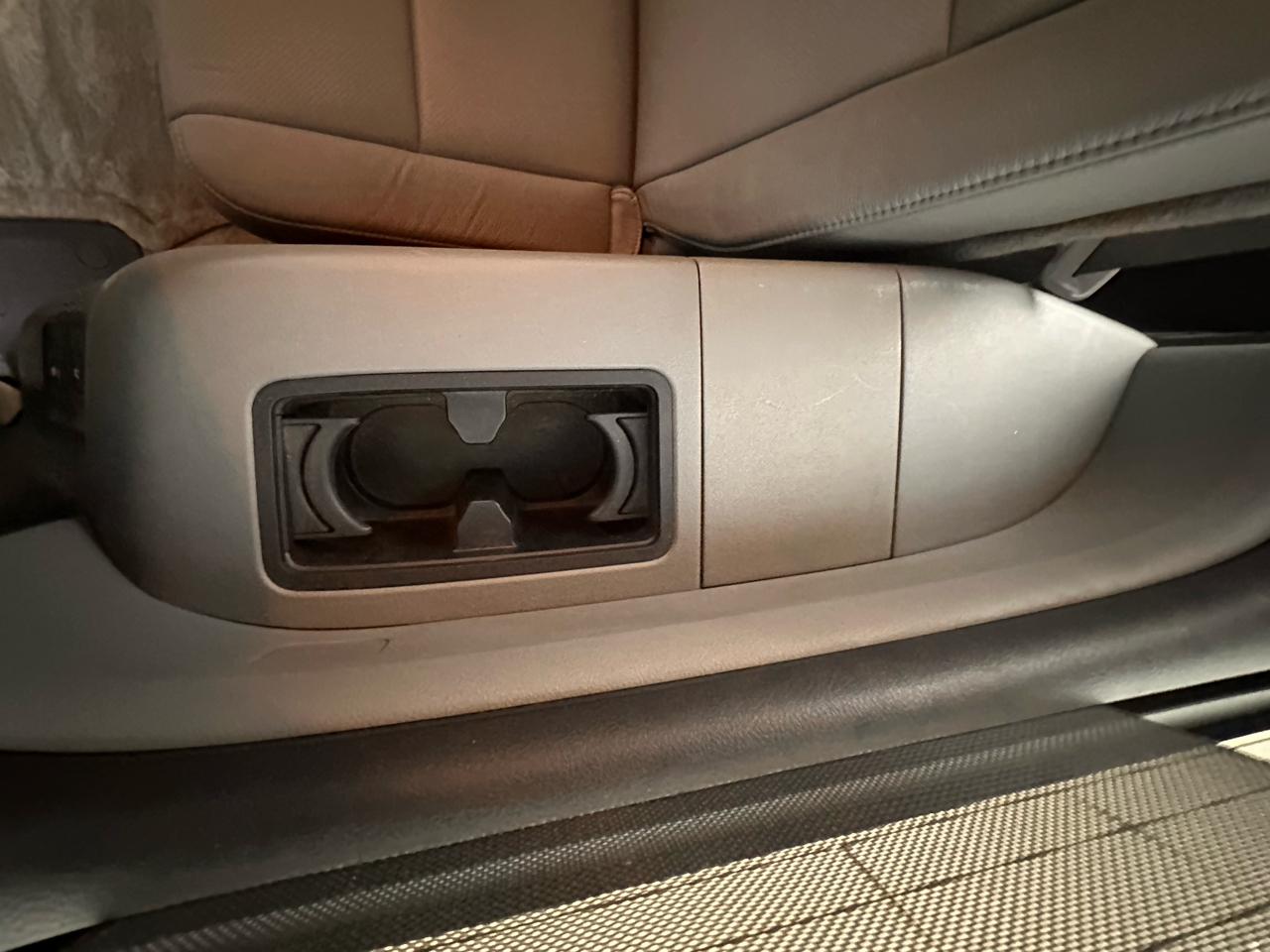 Toyota Sequoia Plantium 4WD 2010