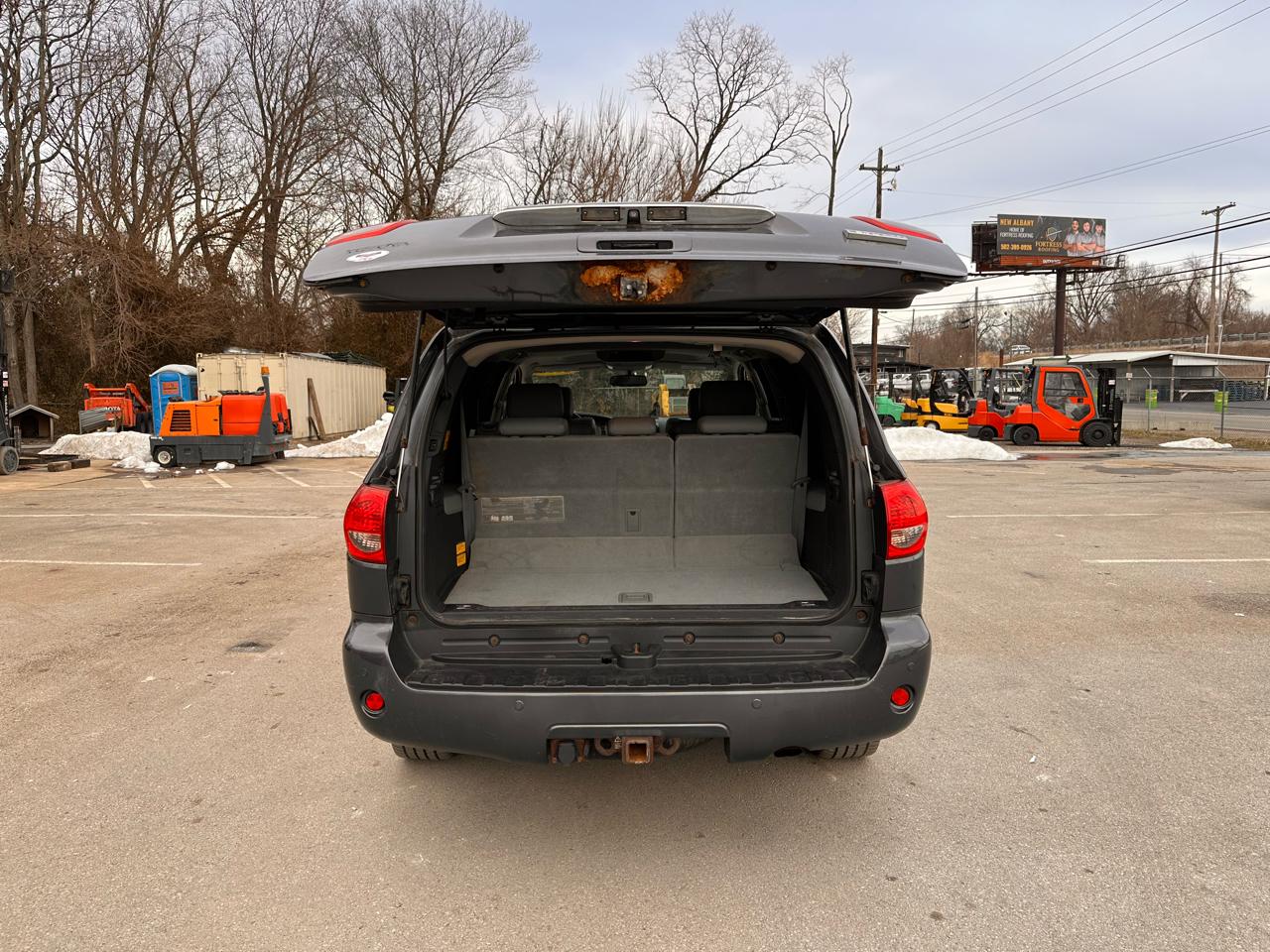 Toyota Sequoia Plantium 4WD 2010