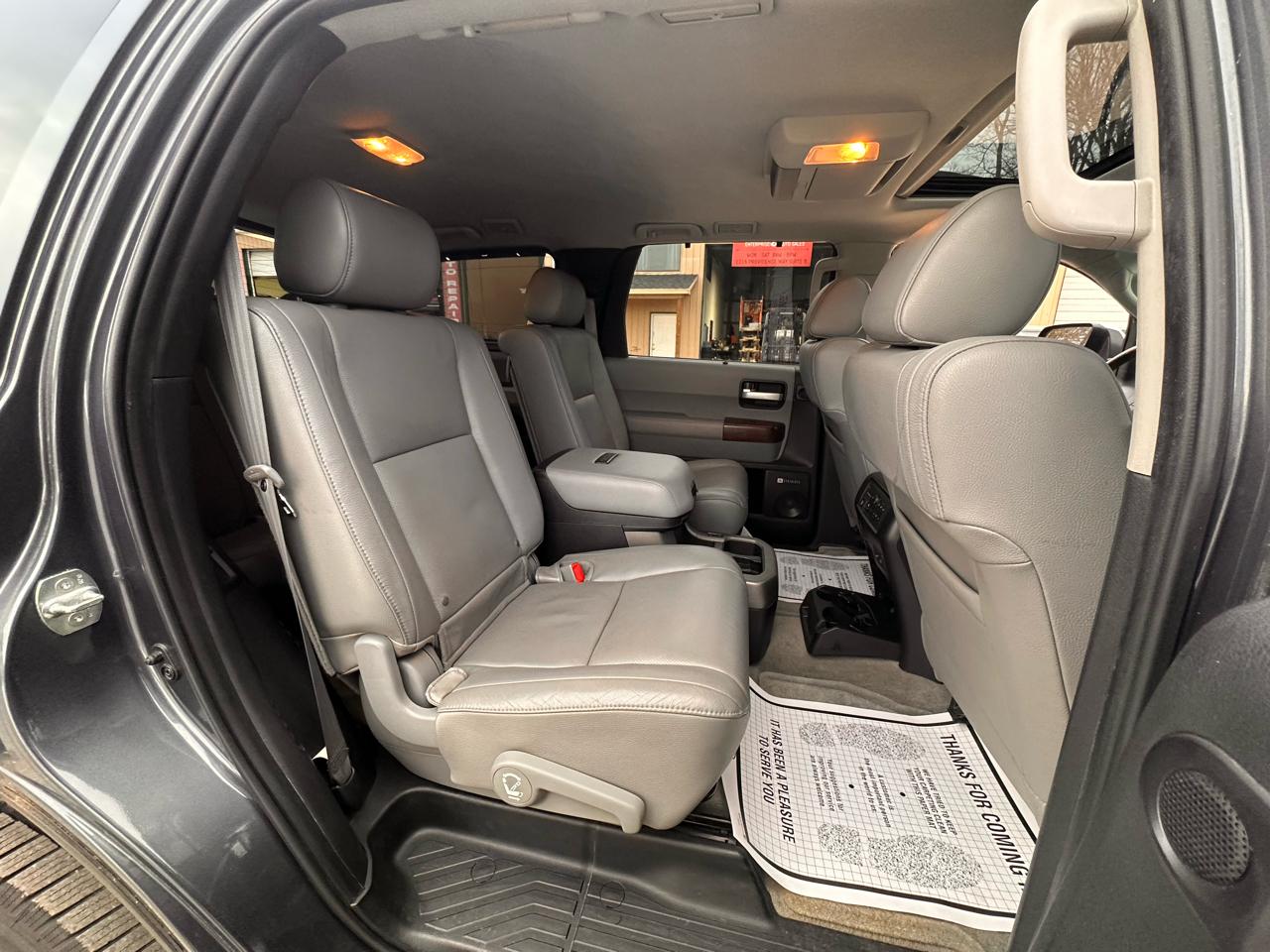 Toyota Sequoia Plantium 4WD 2010