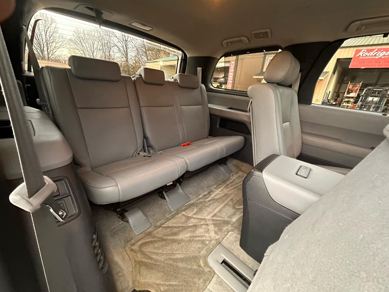Toyota Sequoia Plantium 4WD 2010