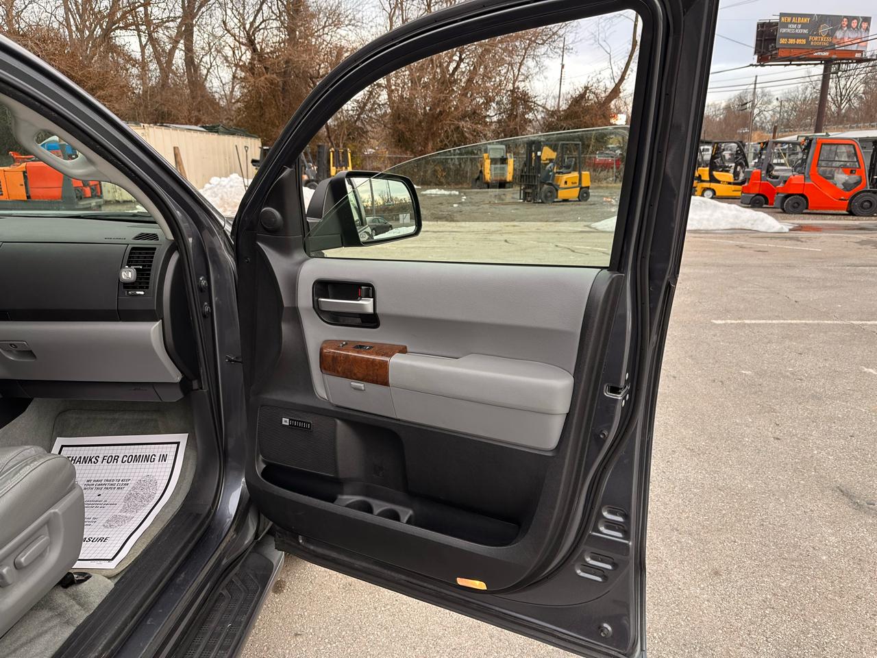 Toyota Sequoia Plantium 4WD 2010