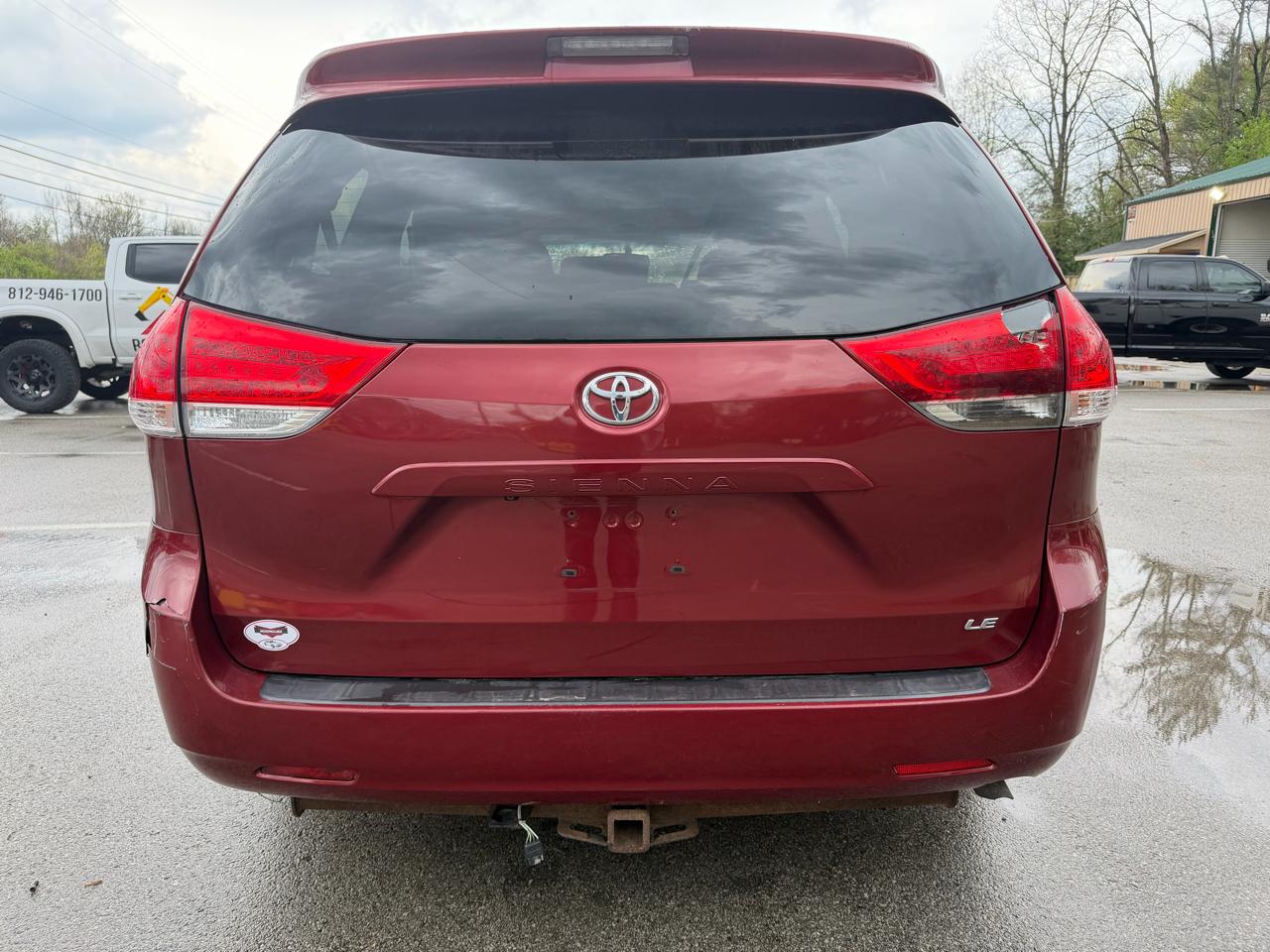 Toyota Sienna LE 8-Pass V6 2011