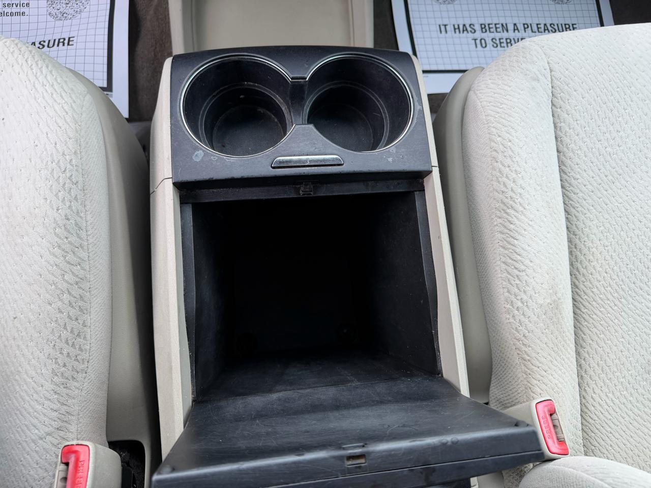 Toyota Sienna LE 8-Pass V6 2011