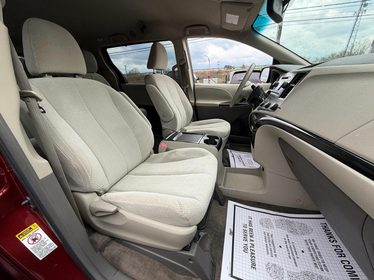 Toyota Sienna LE 8-Pass V6 2011