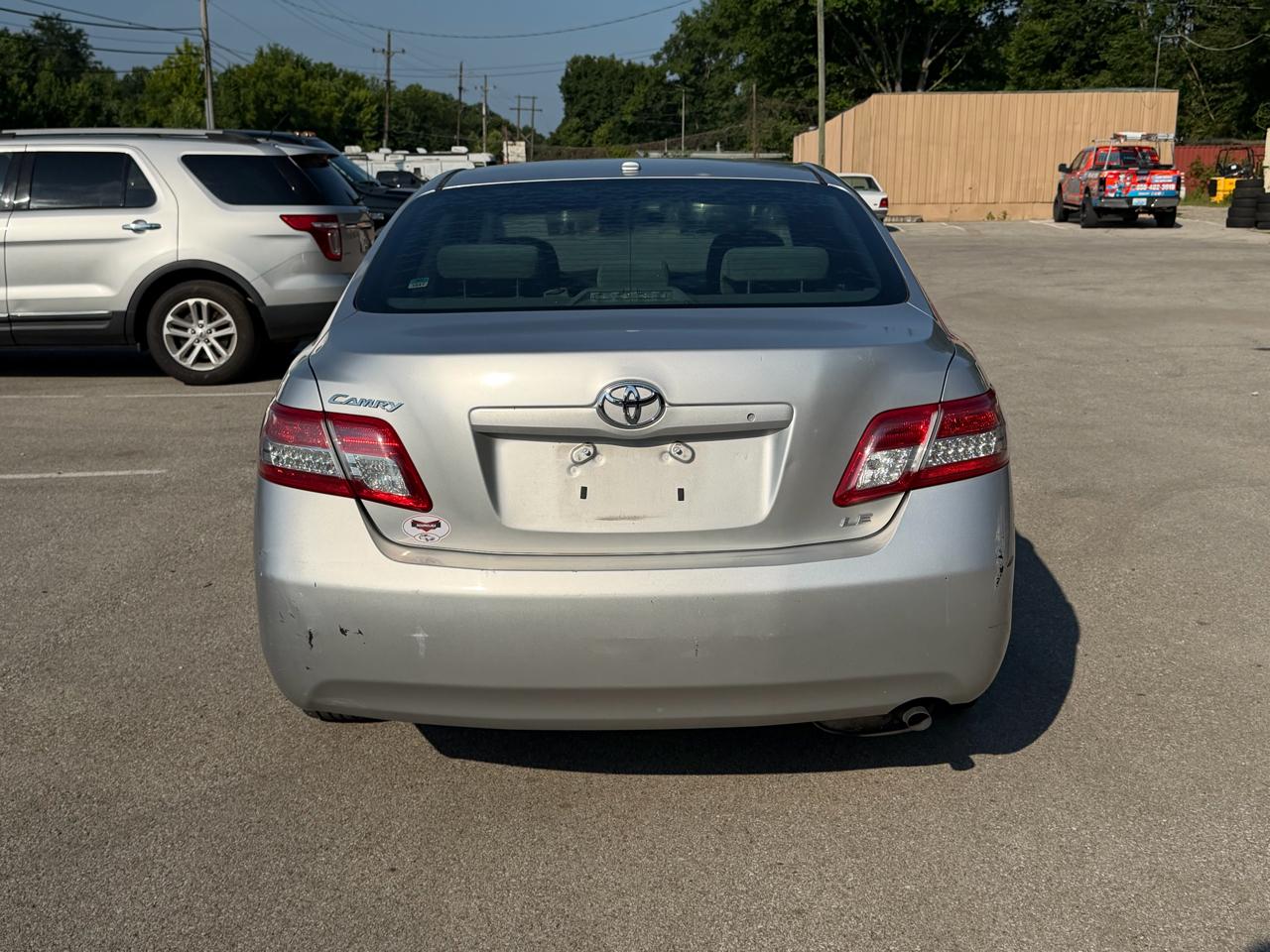 2011 Toyota Camry LE - Photo 6