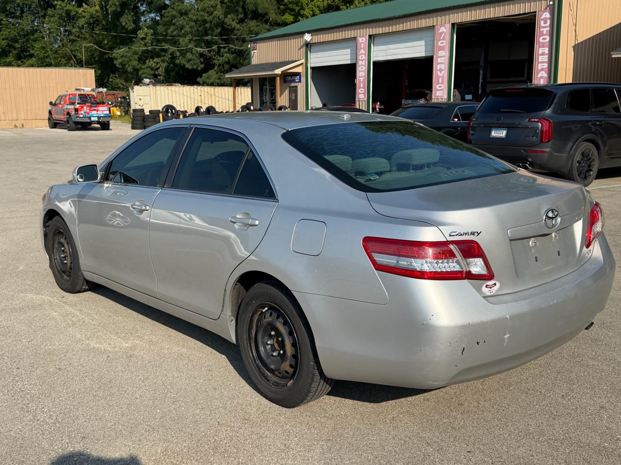 2011 Toyota Camry LE - Photo 7