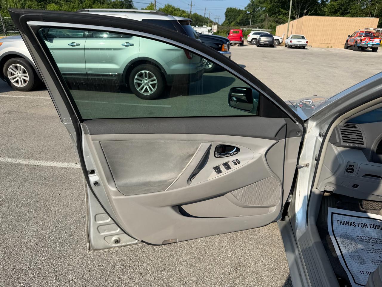 2011 Toyota Camry LE - Photo 9