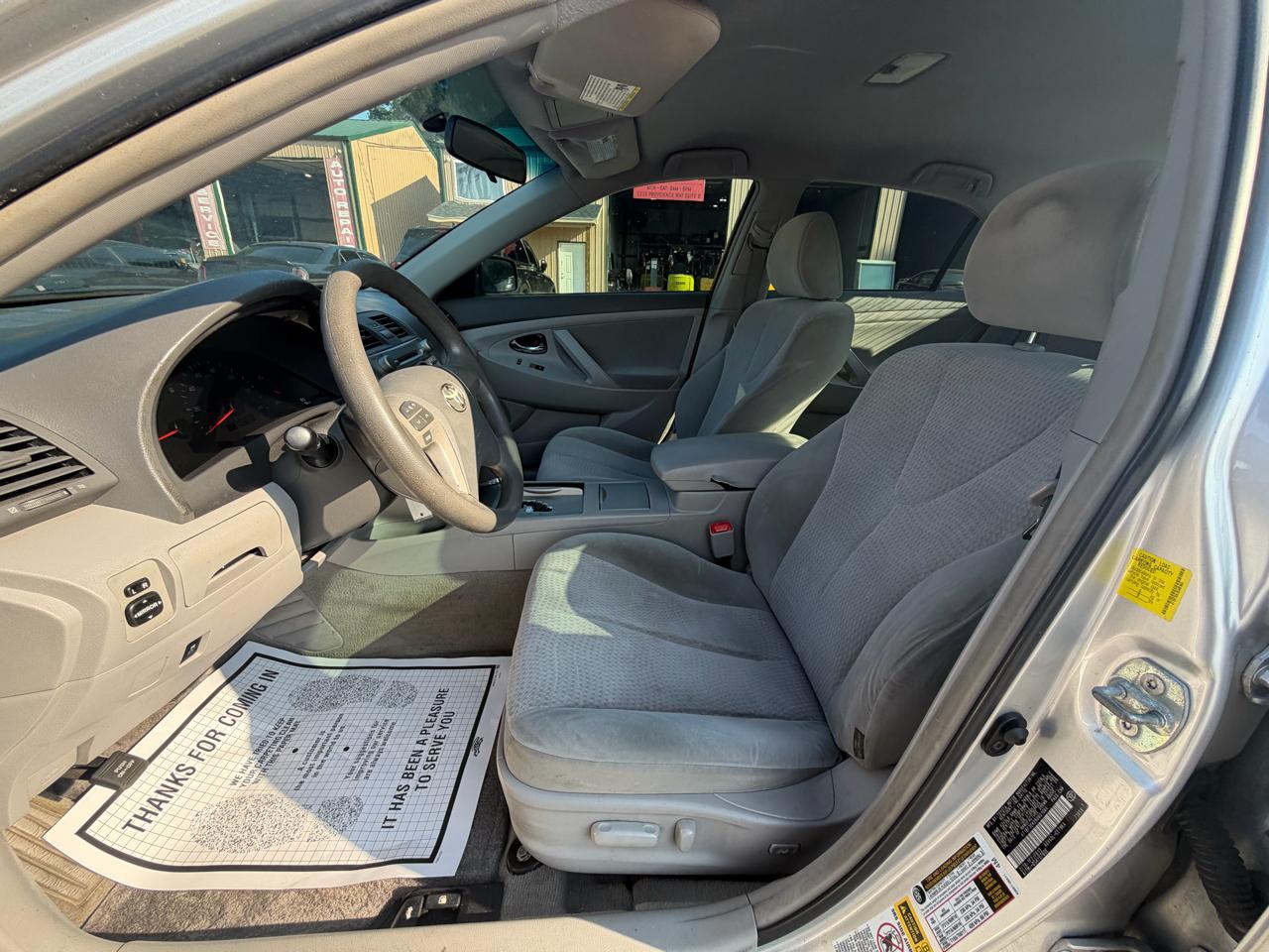 2011 Toyota Camry LE - Photo 10