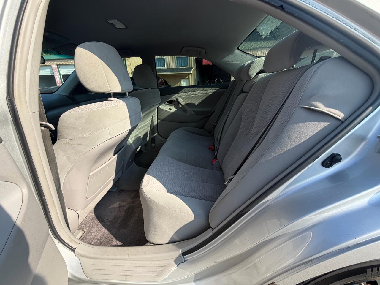 2011 Toyota Camry LE - Photo 16
