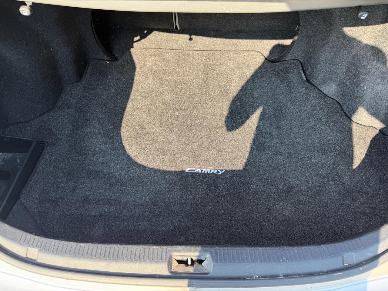 2011 Toyota Camry LE - Photo 18