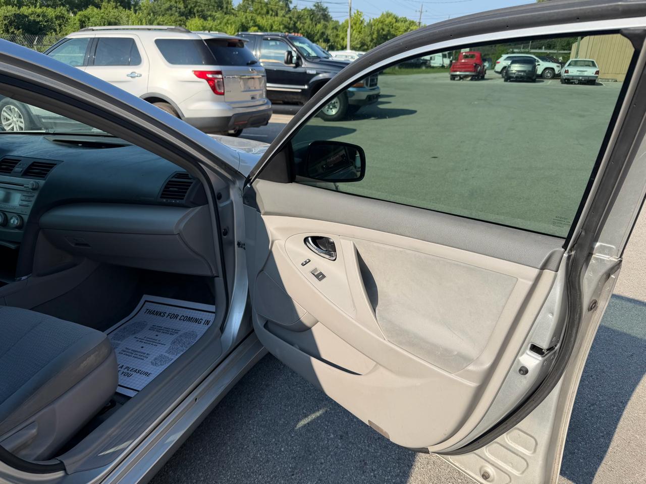 2011 Toyota Camry LE - Photo 22