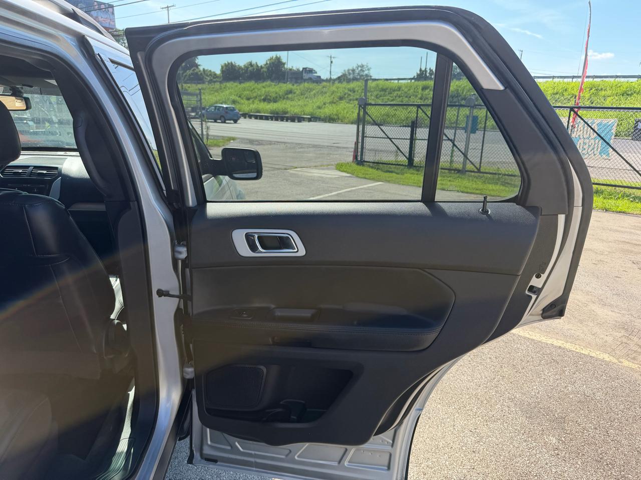 2014 Ford Explorer XLT - Photo 19