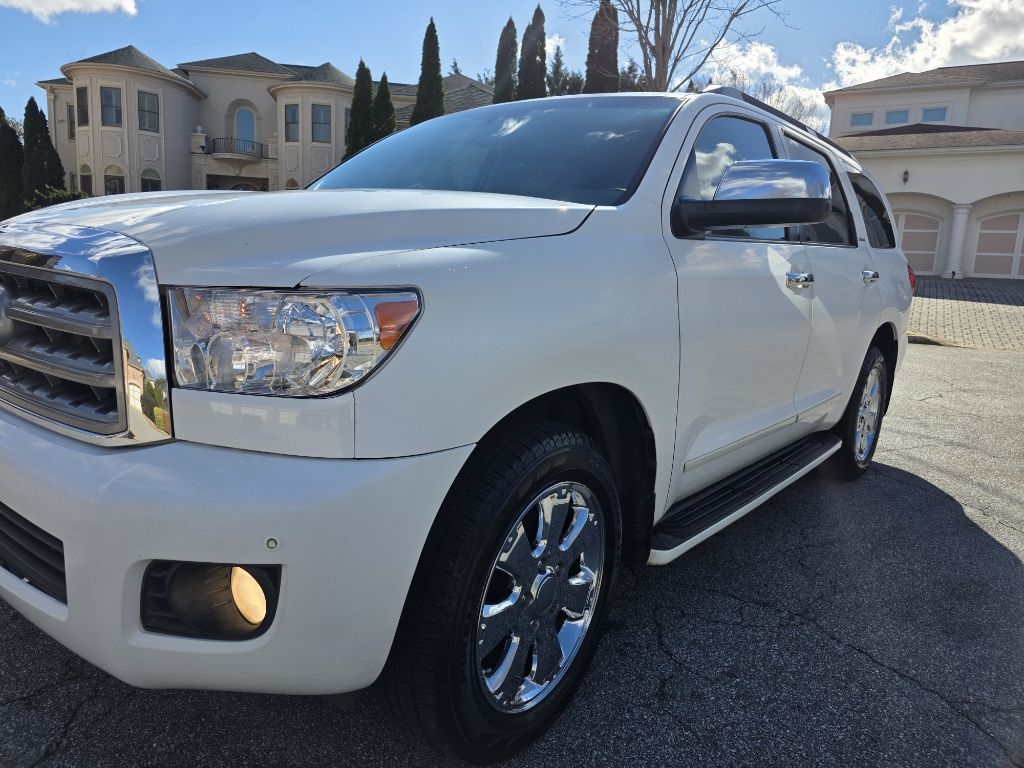 2008 Toyota Sequoia Limited's photo