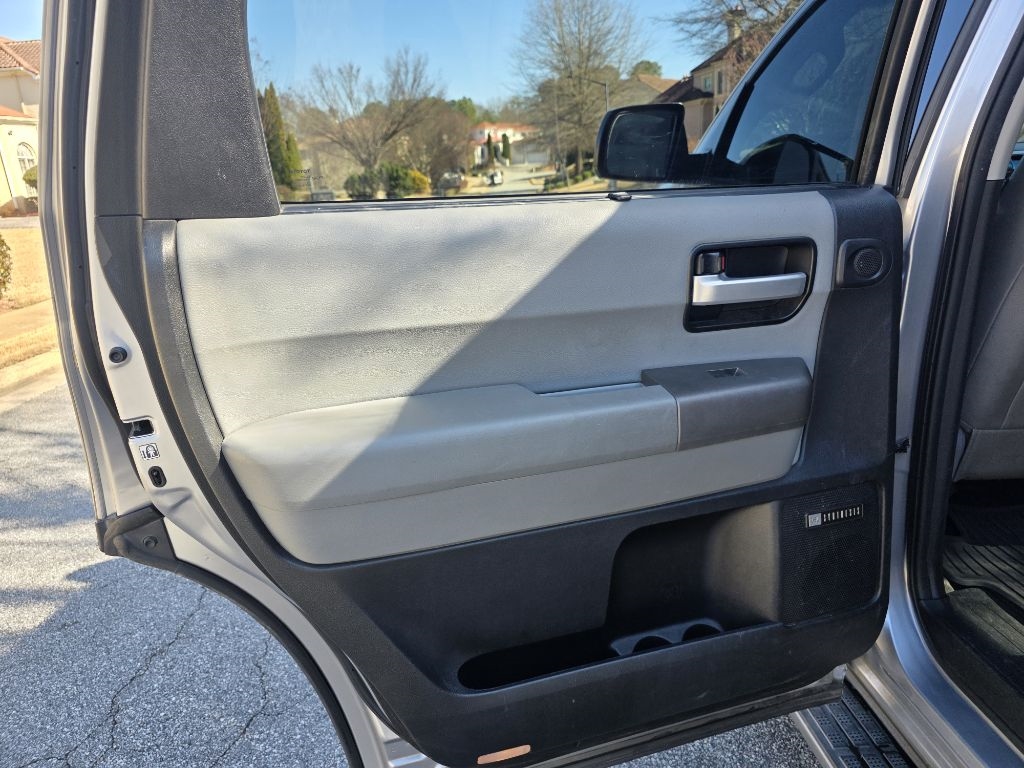 Toyota Sequoia Limited 4WD FFV 2013