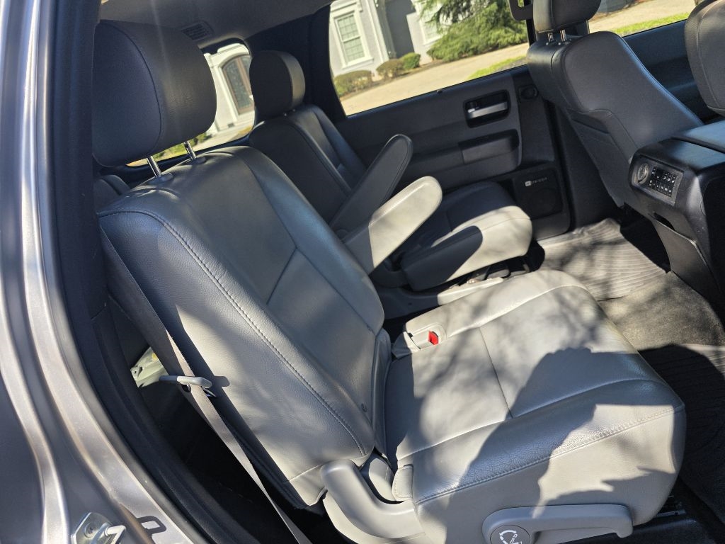 Toyota Sequoia Limited 4WD FFV 2013