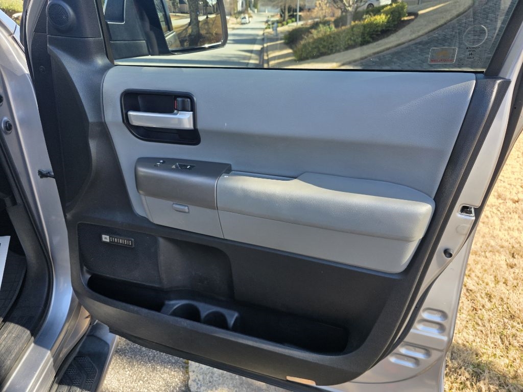 Toyota Sequoia Limited 4WD FFV 2013