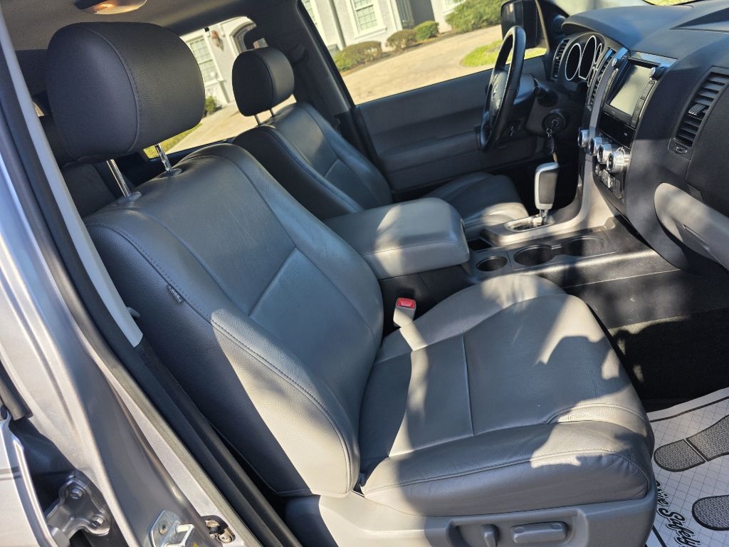 Toyota Sequoia Limited 4WD FFV 2013