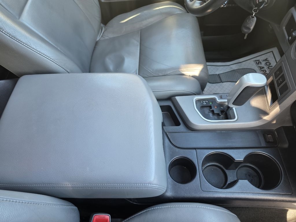 Toyota Sequoia Limited 4WD FFV 2013