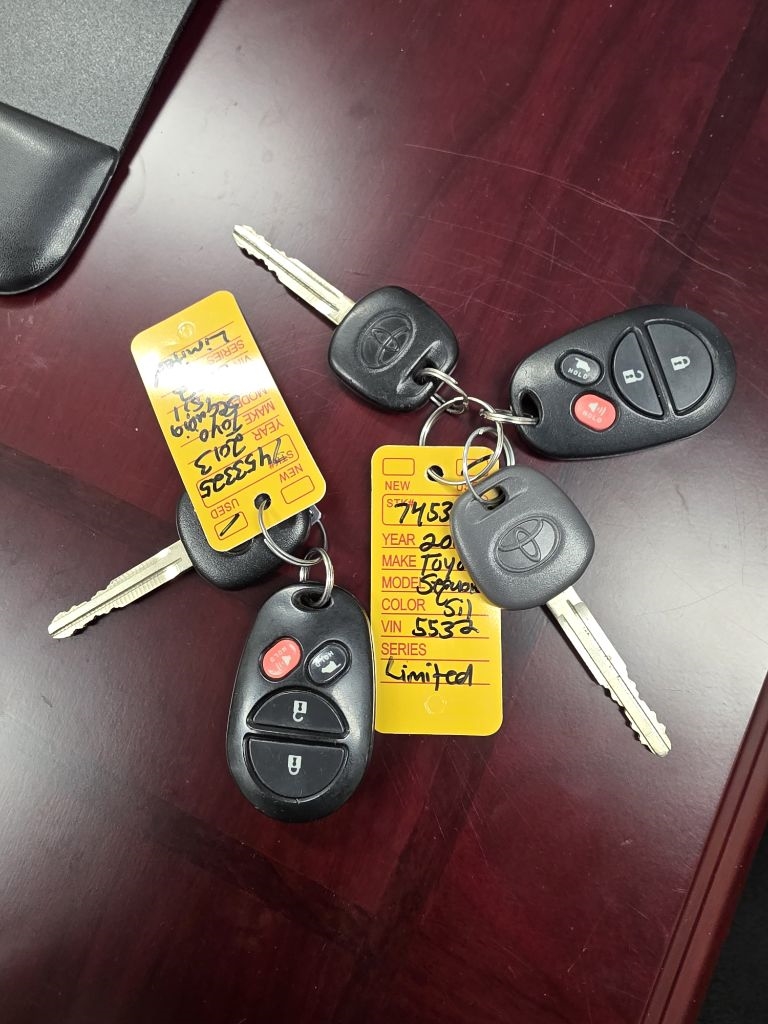 Toyota Sequoia Limited 4WD FFV 2013