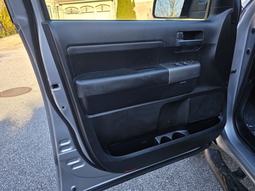 Toyota Tundra Tundra-Grade CrewMax 5.7L 2WD 2013