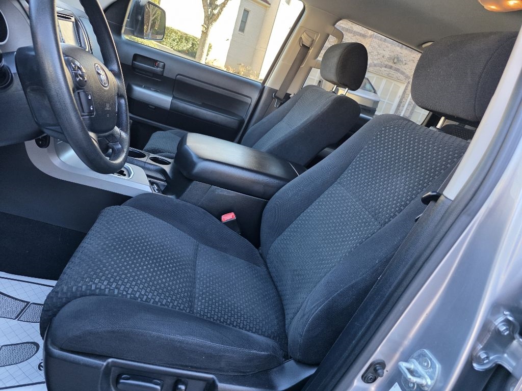 Toyota Tundra Tundra-Grade CrewMax 5.7L 2WD 2013