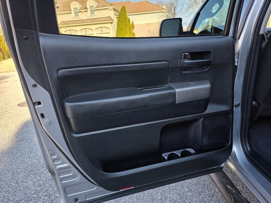 Toyota Tundra Tundra-Grade CrewMax 5.7L 2WD 2013