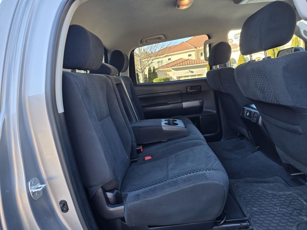 Toyota Tundra Tundra-Grade CrewMax 5.7L 2WD 2013