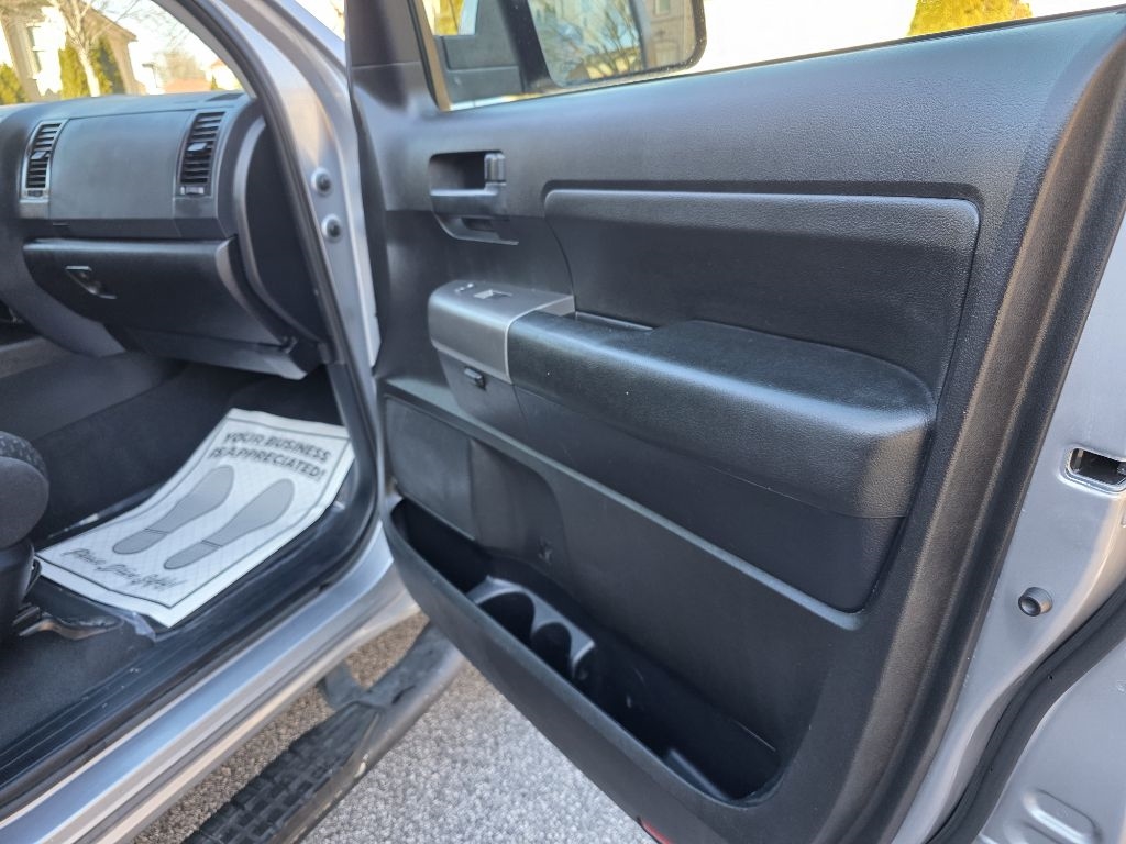 Toyota Tundra Tundra-Grade CrewMax 5.7L 2WD 2013