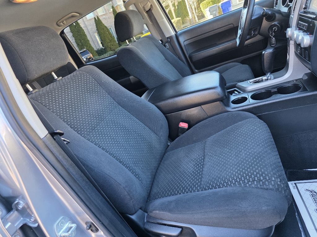 Toyota Tundra Tundra-Grade CrewMax 5.7L 2WD 2013