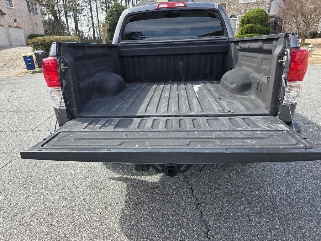 Toyota Tundra Tundra-Grade CrewMax 5.7L 2WD 2012