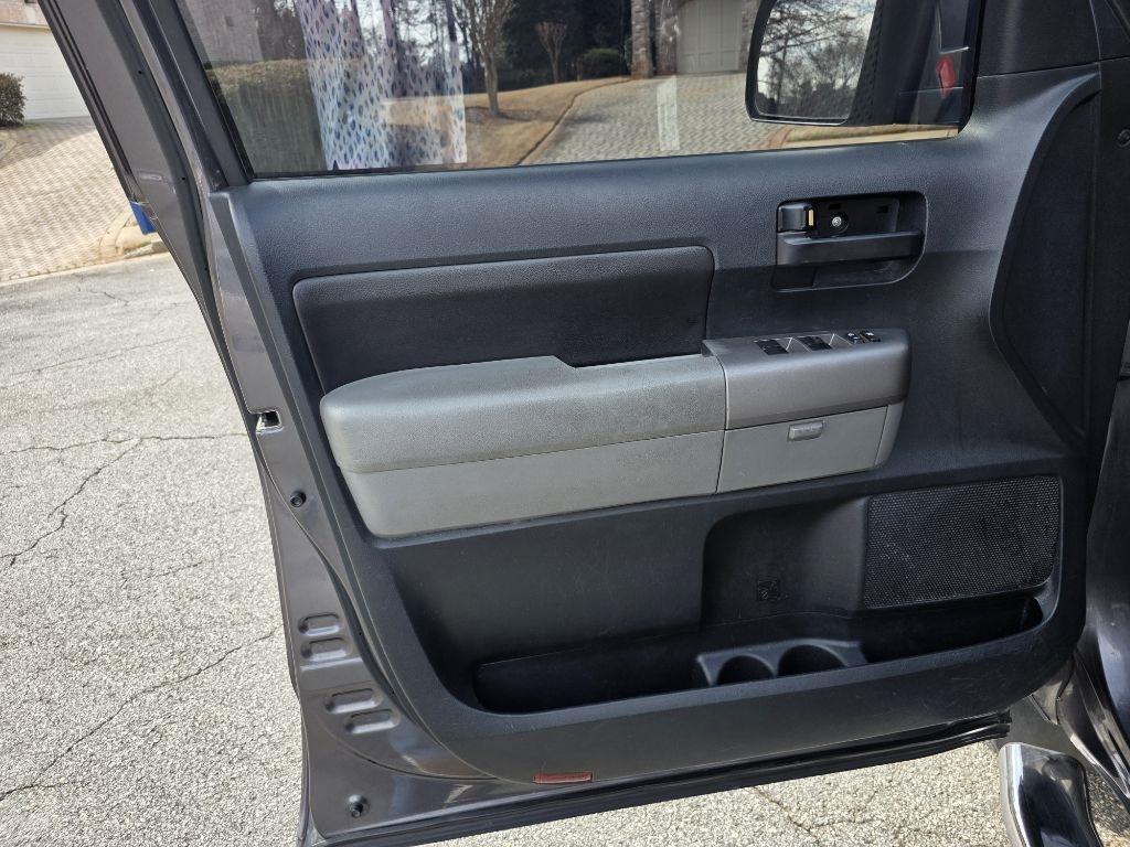 Toyota Tundra Tundra-Grade CrewMax 5.7L 2WD 2012