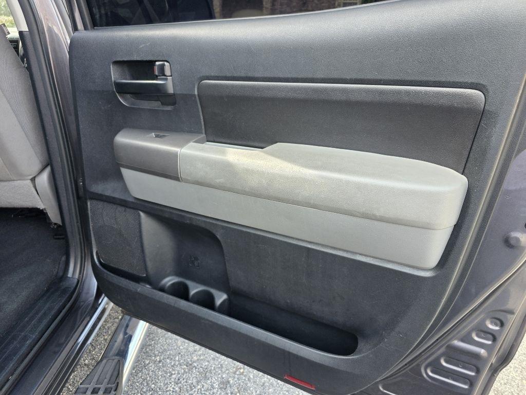 Toyota Tundra Tundra-Grade CrewMax 5.7L 2WD 2012