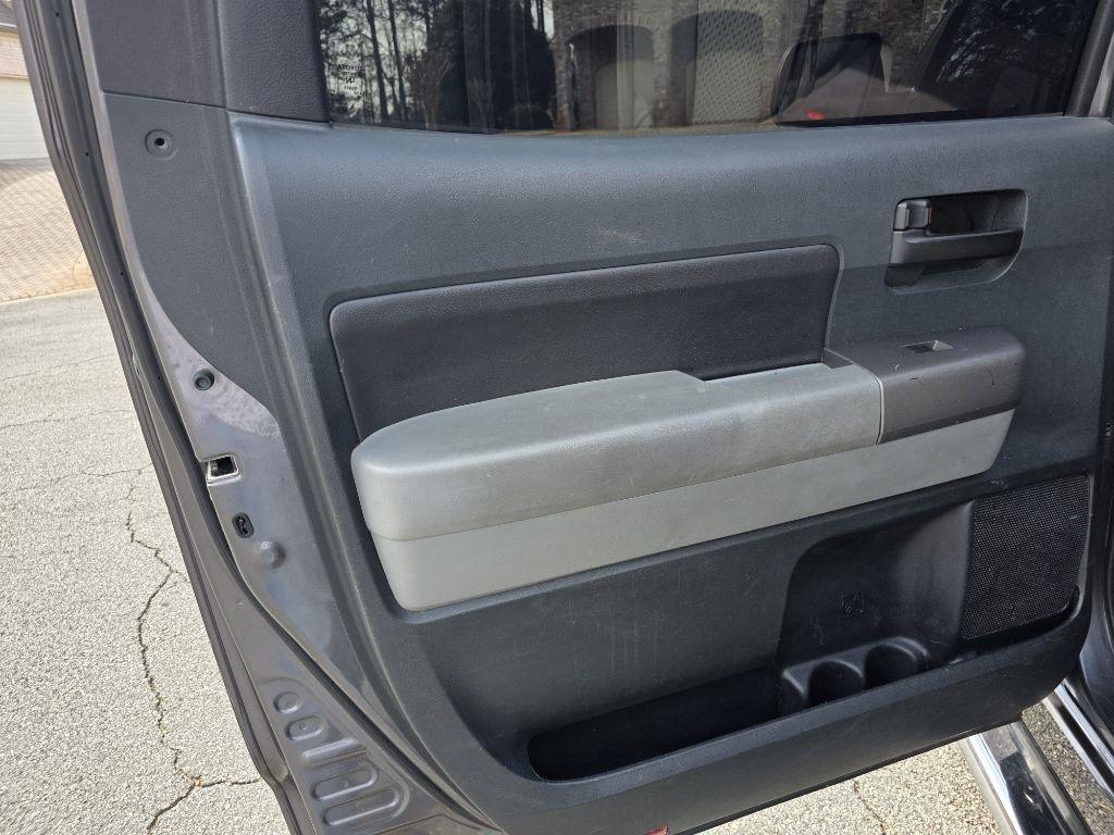 Toyota Tundra Tundra-Grade CrewMax 5.7L 2WD 2012