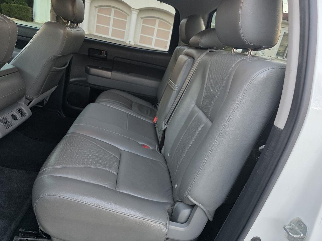 Toyota Tundra Tundra-Grade CrewMax 5.7L FFV 4WD 2013