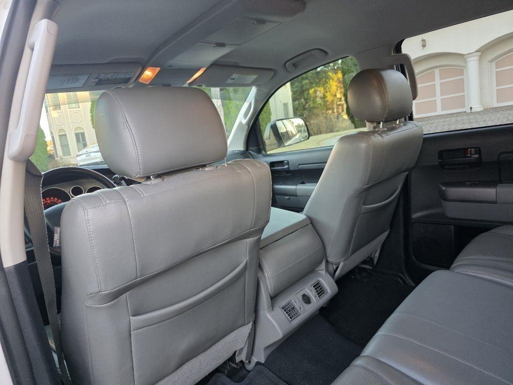 Toyota Tundra Tundra-Grade CrewMax 5.7L FFV 4WD 2013