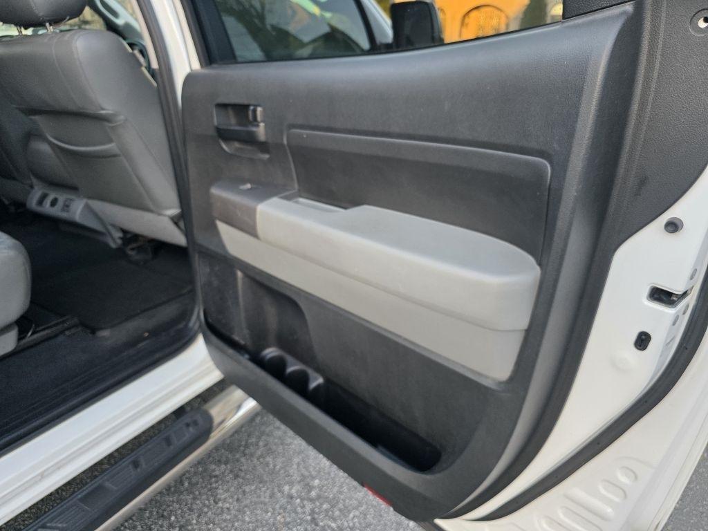 Toyota Tundra Tundra-Grade CrewMax 5.7L FFV 4WD 2013