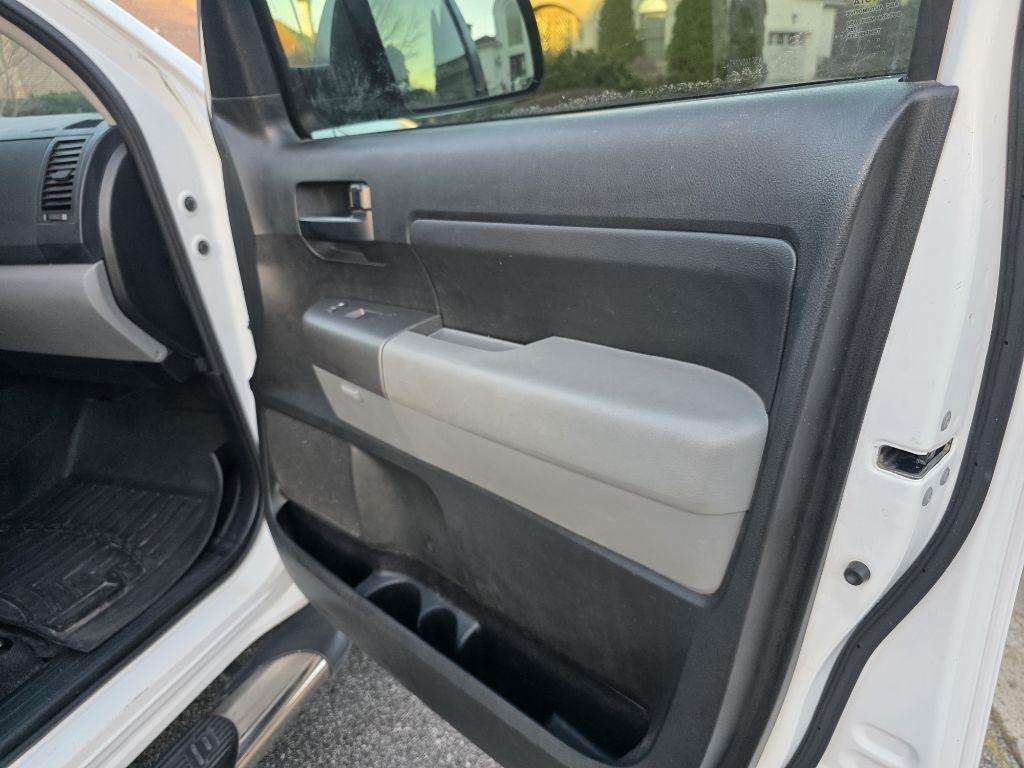 Toyota Tundra Tundra-Grade CrewMax 5.7L FFV 4WD 2013