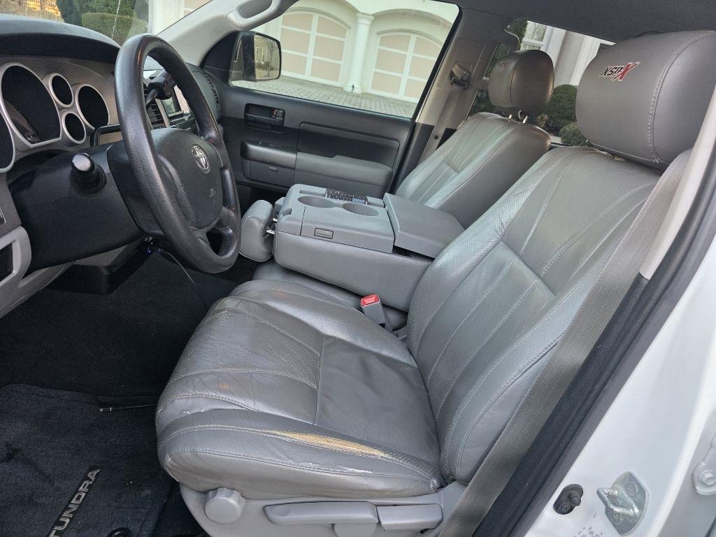 Toyota Tundra Tundra-Grade CrewMax 5.7L FFV 4WD 2013