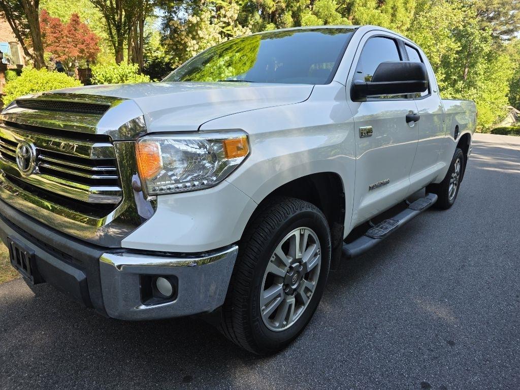 Toyota Tundra SR5 5.7L FFV V8 Double Cab 2WD 2017