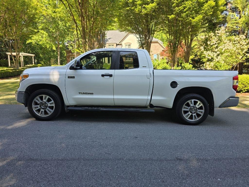 Toyota Tundra SR5 5.7L FFV V8 Double Cab 2WD 2017