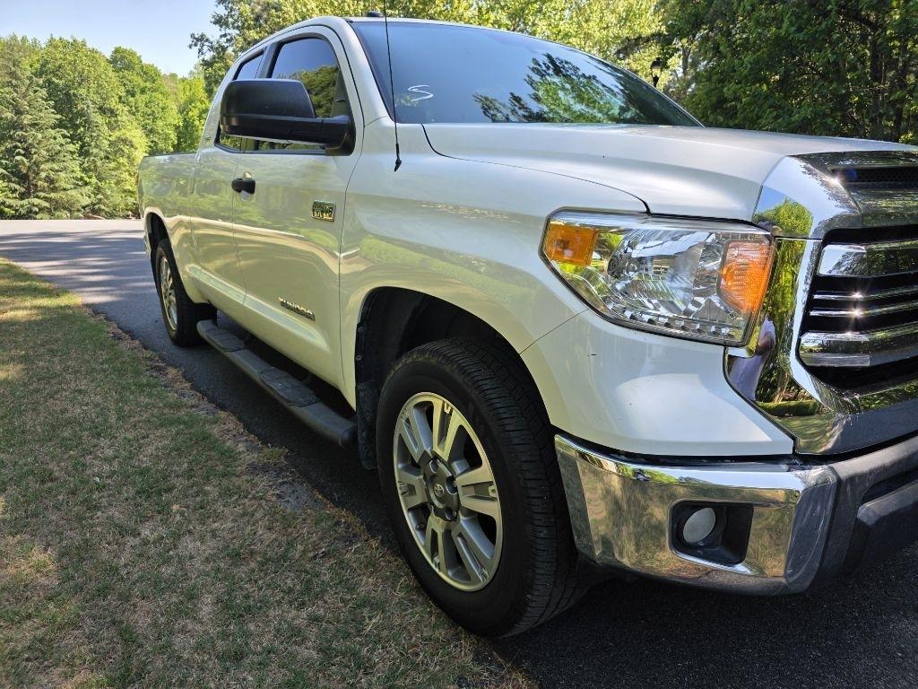 Toyota Tundra SR5 5.7L FFV V8 Double Cab 2WD 2017