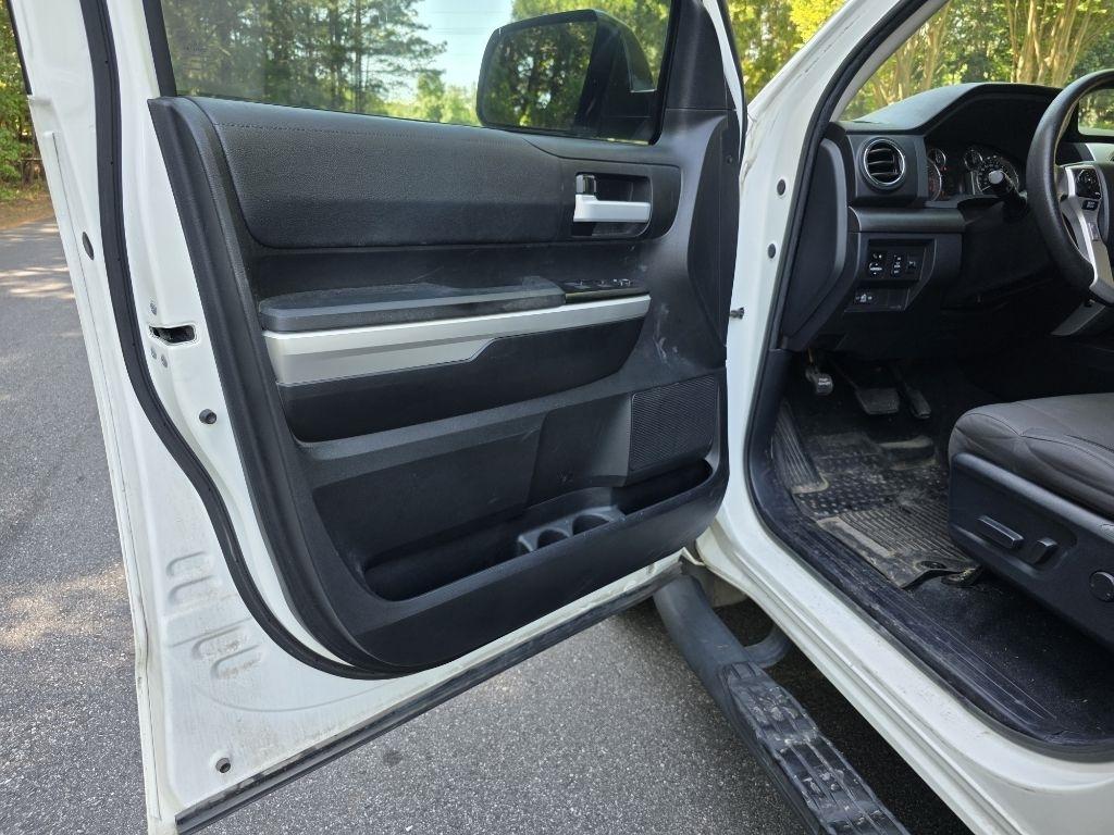 Toyota Tundra SR5 5.7L FFV V8 Double Cab 2WD 2017