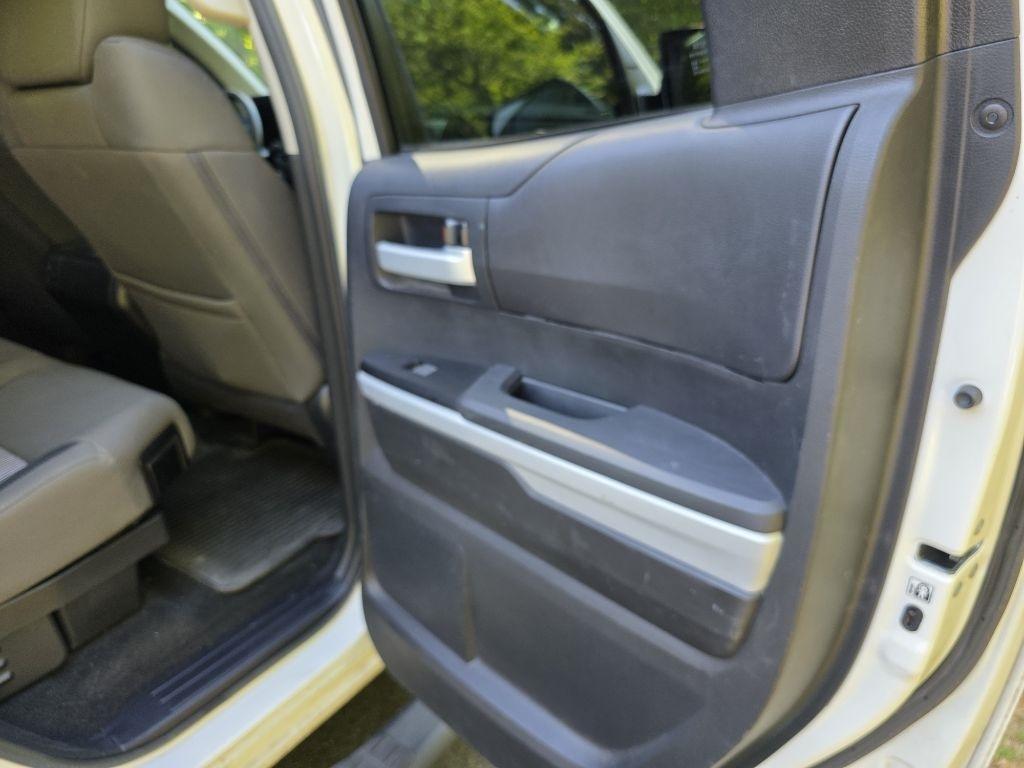 Toyota Tundra SR5 5.7L FFV V8 Double Cab 2WD 2017